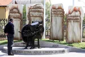 monumento_libertad_prensa_Conselice_Italia